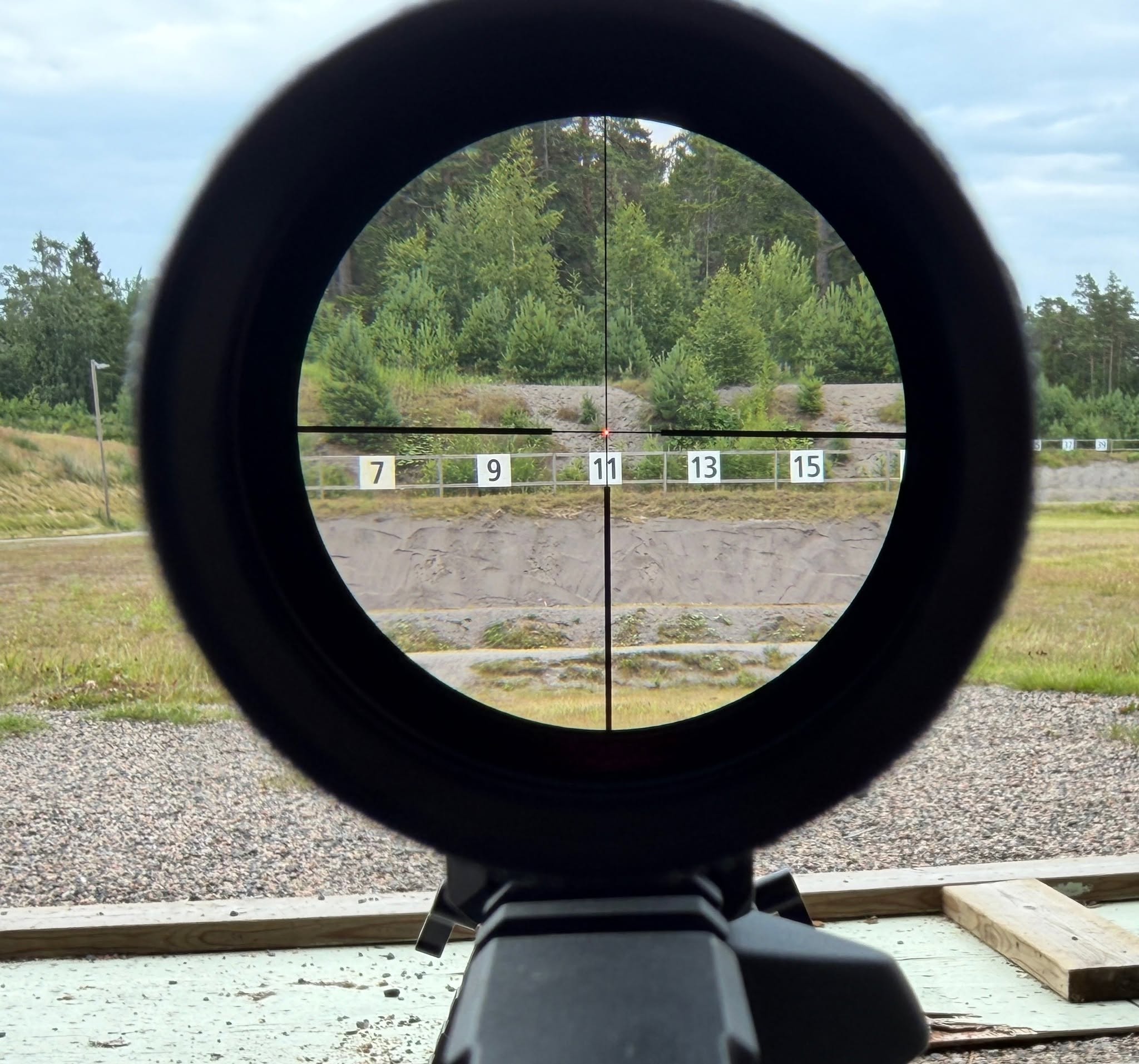 SFP reticle with the bright fiber dot of the Grizzly 3-12x56i Fiber SFP Rifle Scope MPVO