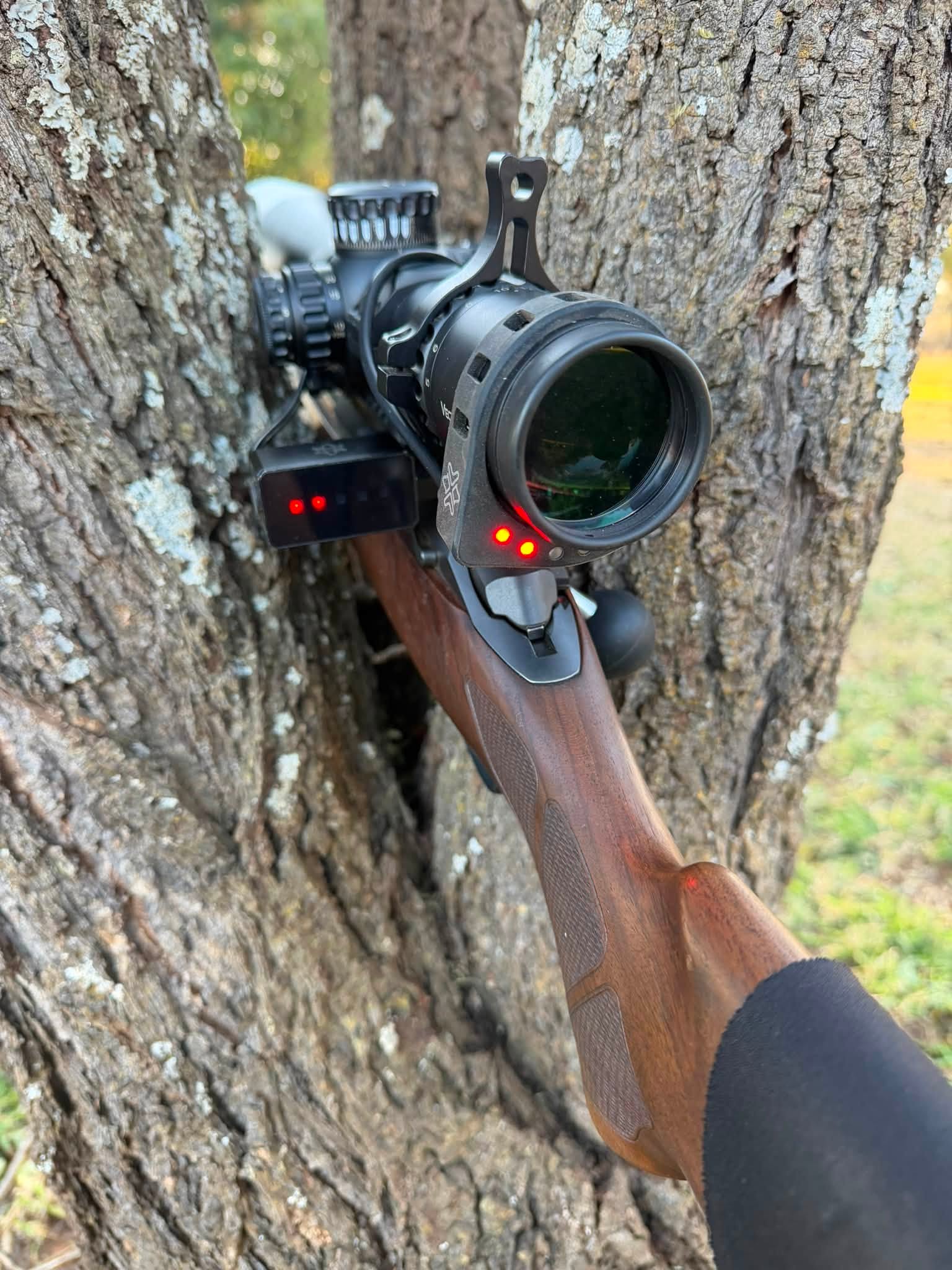 Red LED indicators of the Electronic Scope Level with Dual-Indicator ACD System (SCACD-28)