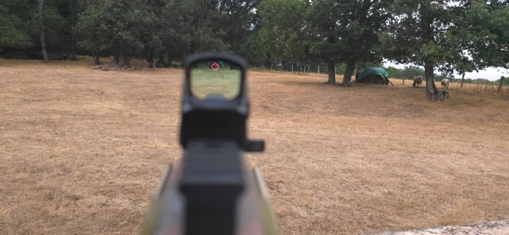 Reticle seen through the left side of the 24x29 mm window during the 50 m parallax test Reticle seen through the left side of the 24x29 mm window during the 50 m parallax test