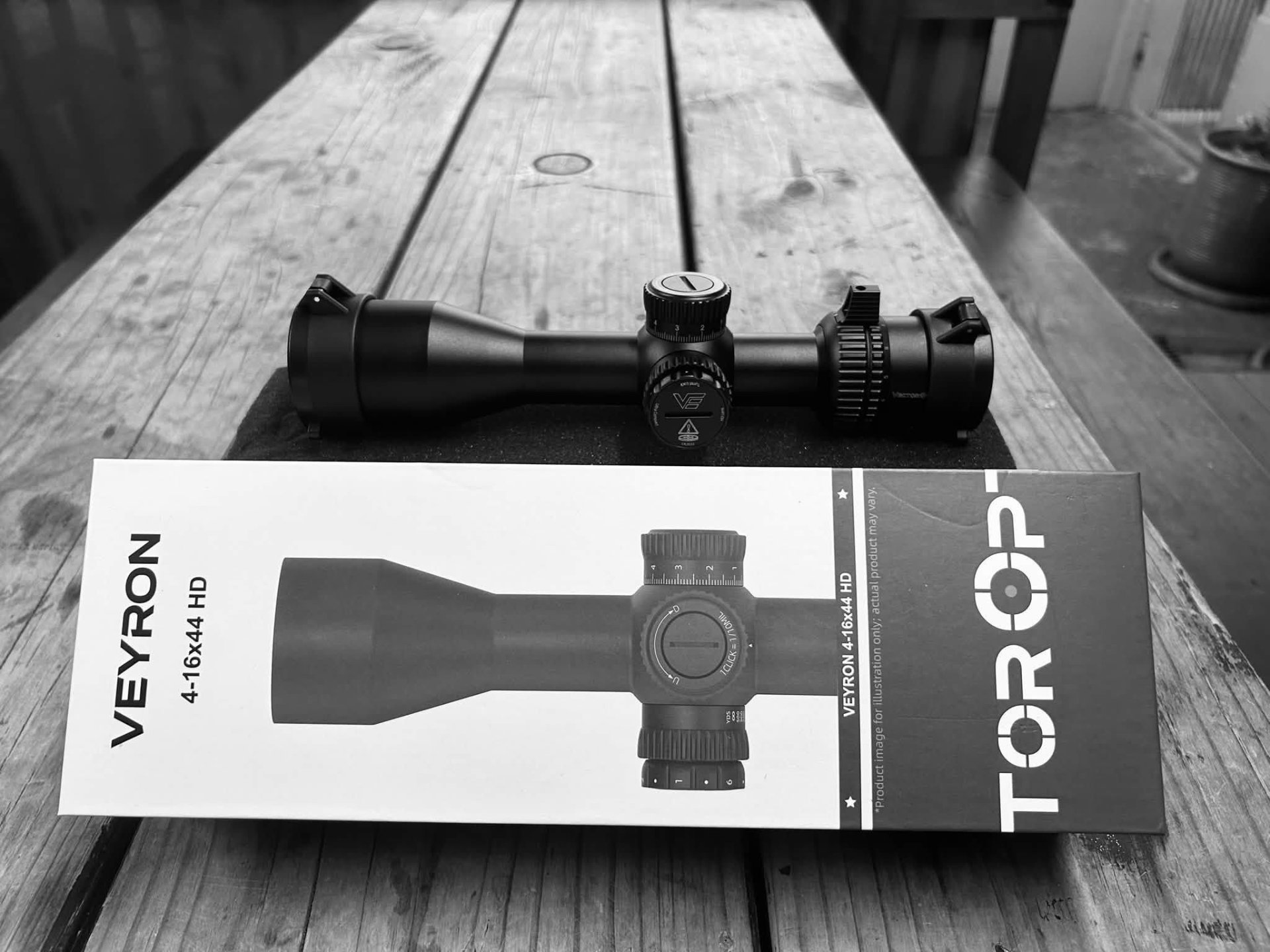 Veyron GenII 4-16x44 HD CTR FFP Rifle Scope with its Vector Optics retail box Veyron GenII 4-16x44 HD CTR FFP Rifle Scope with its Vector Optics retail box