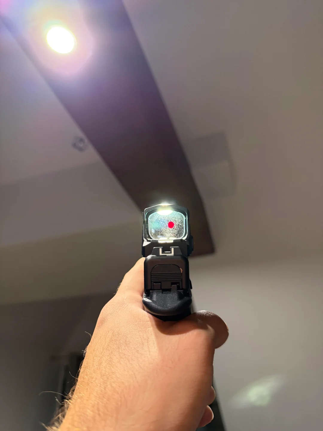 SCRD-M76 red dot against a bright light source SCRD-M76 red dot against a bright light source